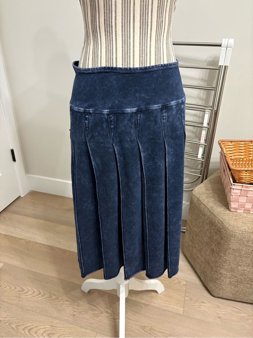 Hardtail ladies Sz L Navy Pleated knee length Skirt dark denim wash
